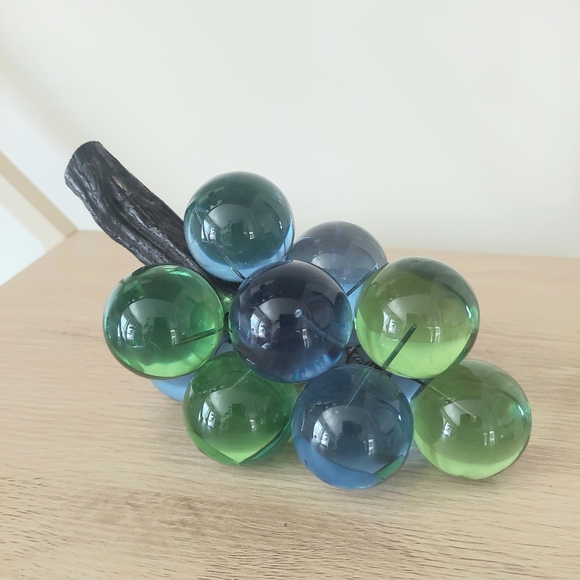 Rare MCM- Vintage Large Cluster Of Blue & Green Lucite Grapes! 8.5" - Picture 1 of 8